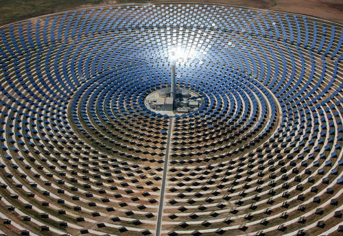 中國(guó)太陽(yáng)能公司在阿聯(lián)酋市場(chǎng)首次亮相