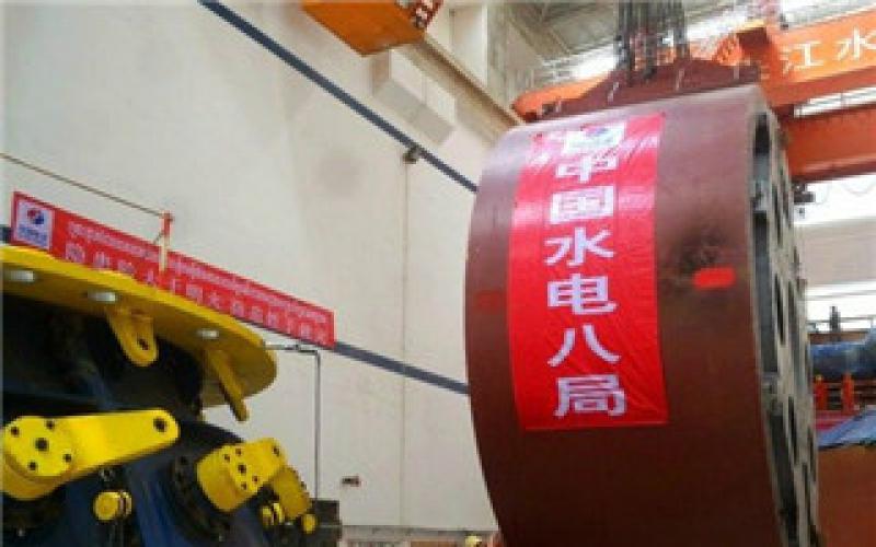 柬埔寨桑河二級水電站7#機(jī)組定子吊裝完成
