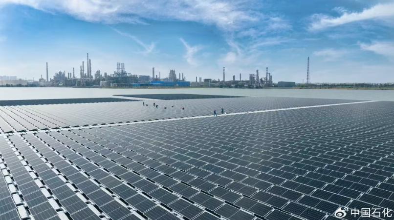 中國首座海水漂浮式光伏項目建成投用，年發綠電 1670 萬千瓦時