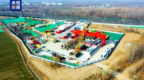 中國最長(zhǎng)的長(zhǎng)輸供熱管道貫通