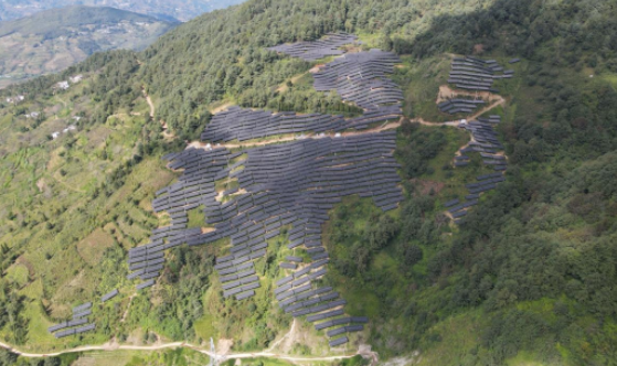 云南鳳慶雪山鎮(zhèn)茶光互補(bǔ)光伏項(xiàng)目并網(wǎng)投運(yùn)