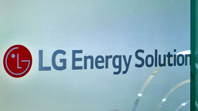 LG能源解決方案與梅賽德斯-奔馳簽署長期電池供應(yīng)協(xié)議